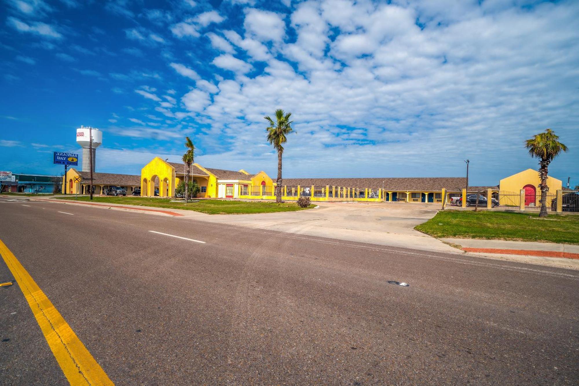 Aransas Bay Inn & Suites Corpus Christi By Oyo อแรนซาสพาส ภายนอก รูปภาพ