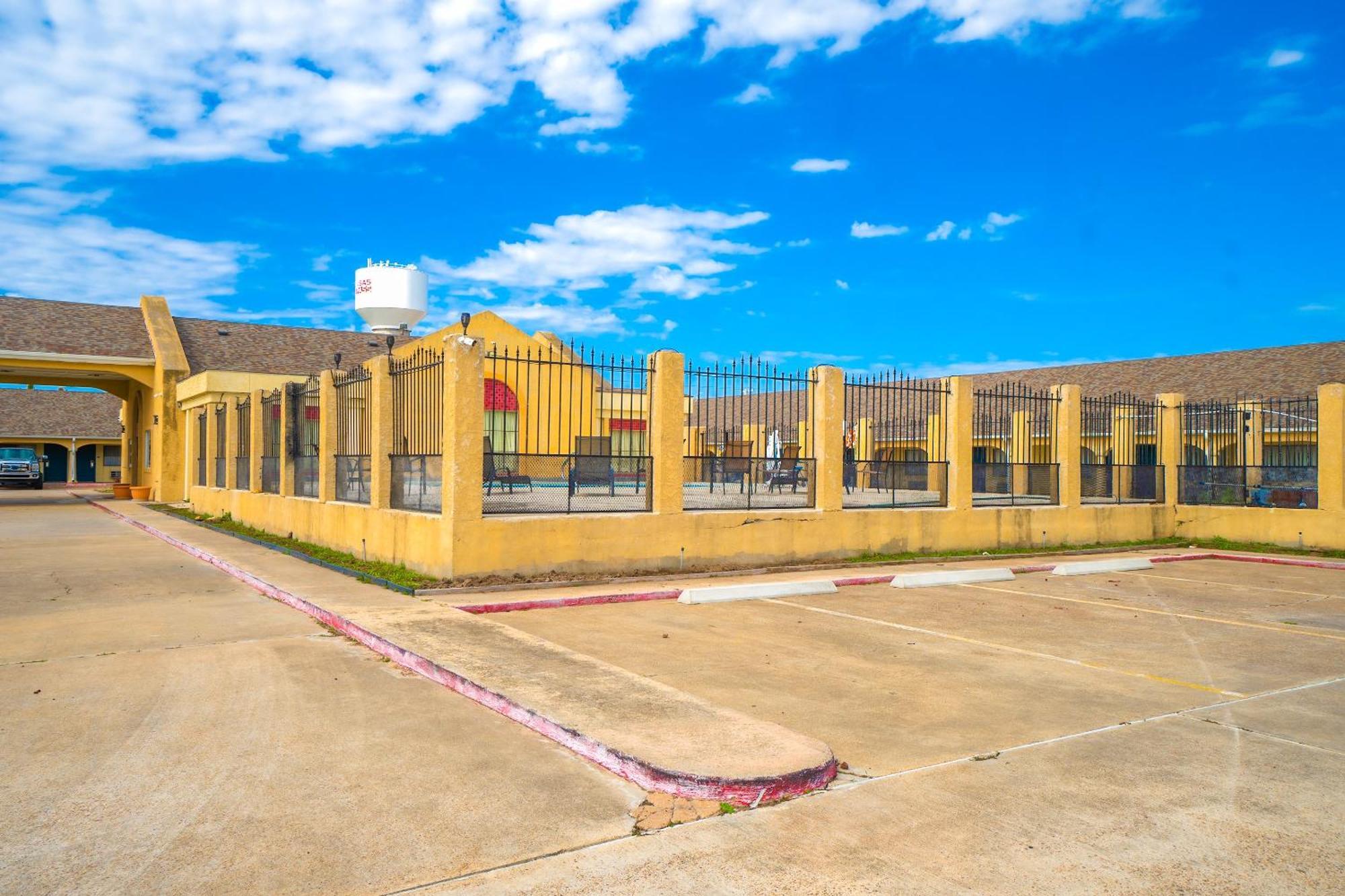 Aransas Bay Inn & Suites Corpus Christi By Oyo อแรนซาสพาส ภายนอก รูปภาพ
