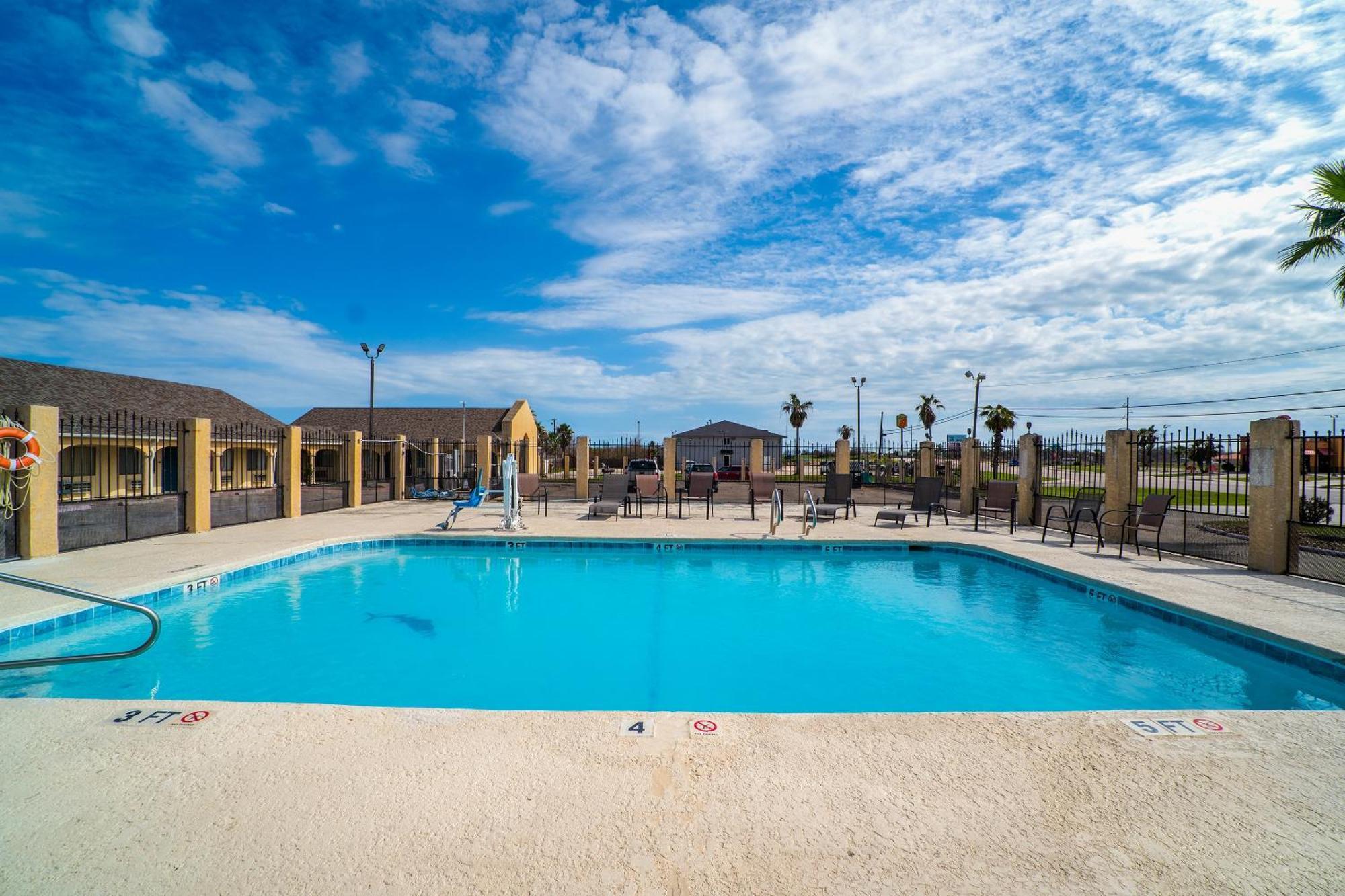 Aransas Bay Inn & Suites Corpus Christi By Oyo อแรนซาสพาส ภายนอก รูปภาพ