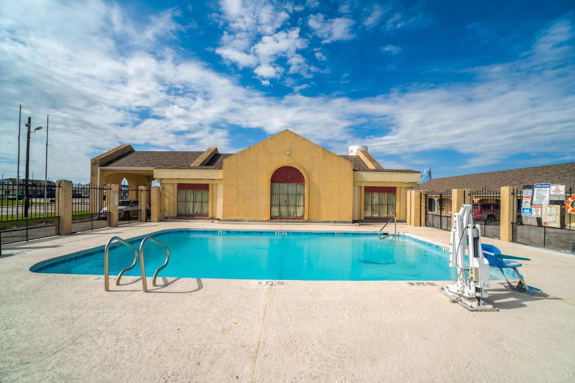 Aransas Bay Inn & Suites Corpus Christi By Oyo อแรนซาสพาส ภายนอก รูปภาพ